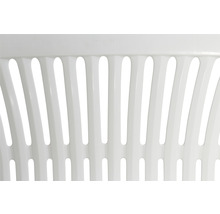 Detailansicht einer weißen, perforierten Kunststoffoberfläche mit ProGarden Logo.