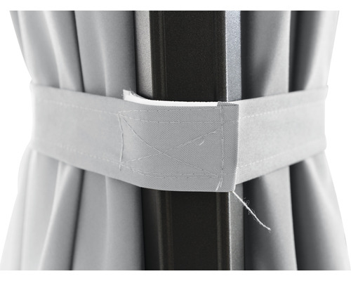 Nahaufnahme eines Pavillons mit Vorhangbefestigung