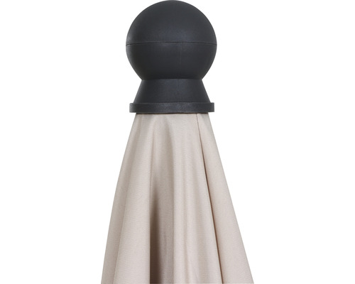 Sonnenschirm Detailansicht mit Stoff und oberer Kugel