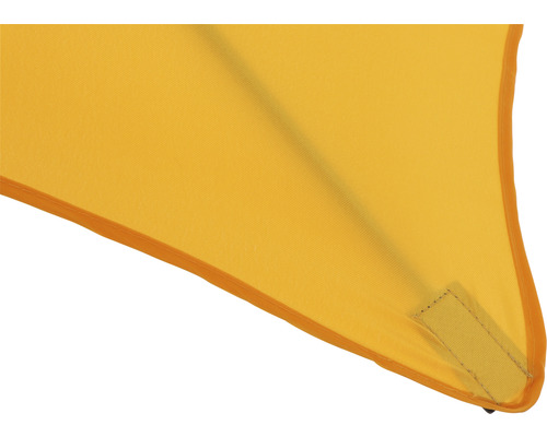 Vue détaillée d''un parasol avec revêtement en tissu et boucle de fixation