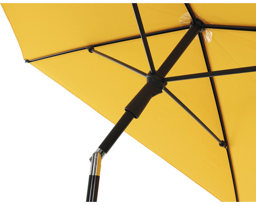 Vue détaillée d''un parasol avec armature et toile