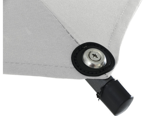 Detailansicht eines Sonnenschirms mit Schraube und Fuß