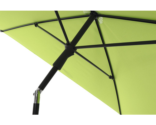 Vue détaillée d''un parasol avec armature noire et toile de parasol