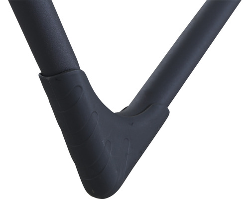 Gros plan sur un pied de chaise avec protection en plastique.