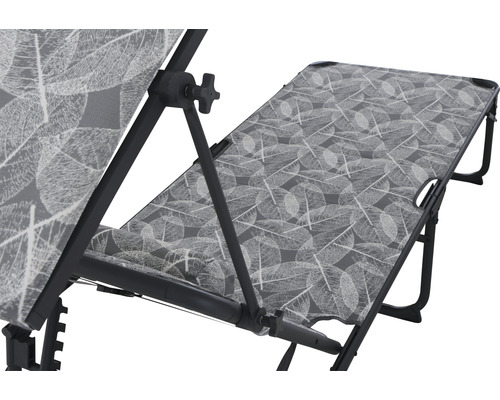 Gartenliege mit Blättermuster