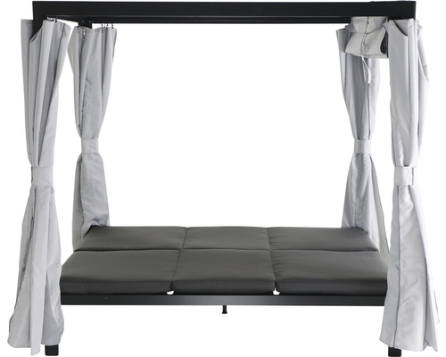 Pavillon mit Vorhängen und Auflagen