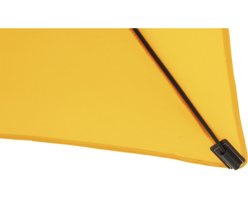 Gelber Sonnenschirm mit Verstrebung und Abschluss