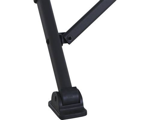 Vue détaillée d''un pied de chaise noir avec socle