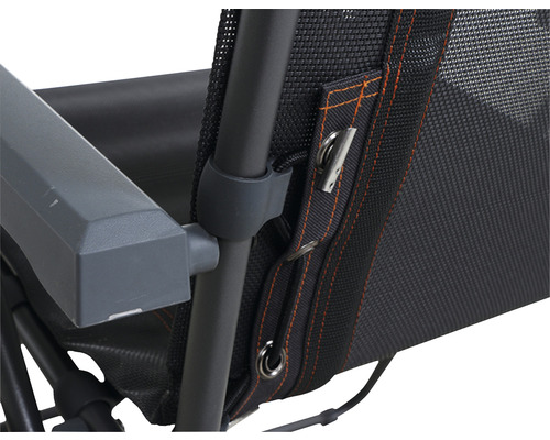 Gros plan d''une chaise de camping avec accoudoir et assise en filet