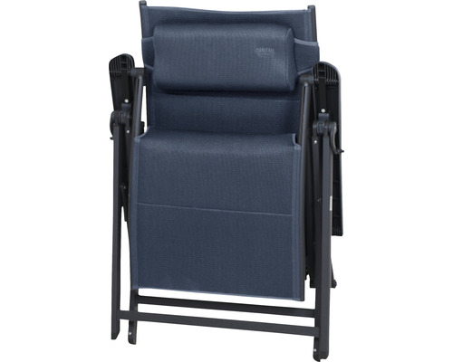Zusammengeklappter, verstellbarer Relaxsessel für den Garten mit Kopfstütze