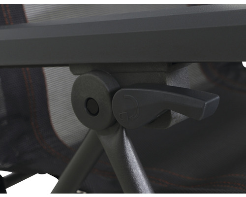 Gros plan sur un mécanisme de réglage d''une chaise de camping