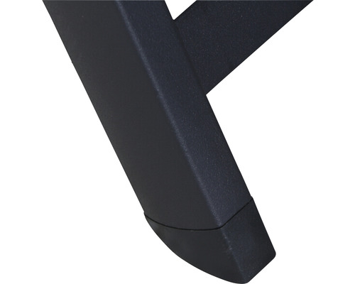 Detailansicht eines schwarzen Tischbeins mit Bodenschoner.