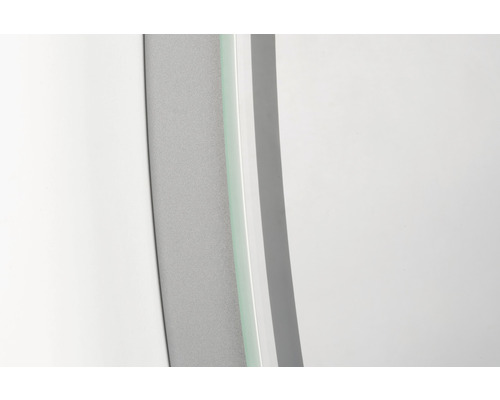 Vue détaillée d''un meuble avec des détails en verre et des éléments métalliques