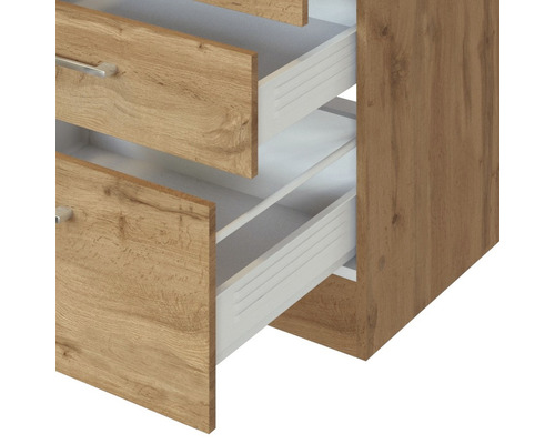 Kommode mit drei Schubladen teilweise geöffnet