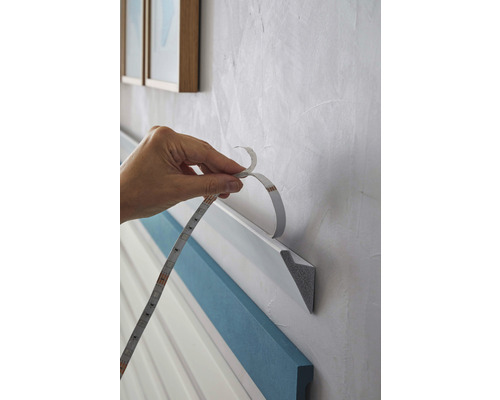 Fixation d''une bande LED sur une moulure murale