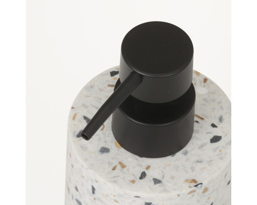 Seifenspender aus Terrazzo mit schwarzer Pumpe