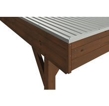 Vue détaillée d''un pavillon en bois avec un toit en métal