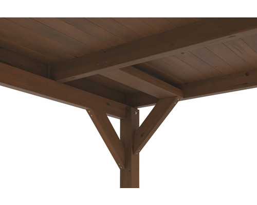 Vue détaillée d''une pergola en bois avec poutres en bois et structure de toit