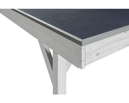 Vue détaillée d''un carport avec poteaux en bois et toit plat