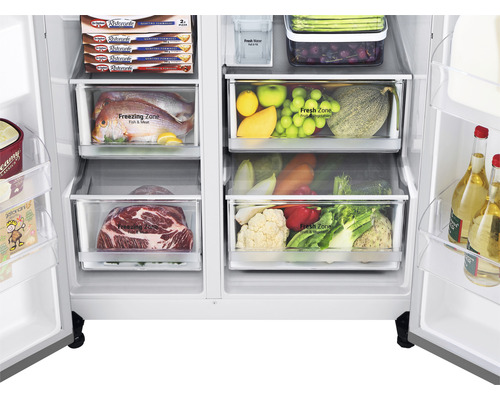 Intérieur d''un réfrigérateur avec divers aliments dans les compartiments de rangement