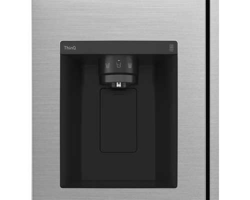 Detailaufnahme eines Kühlschranks mit Wasserspender