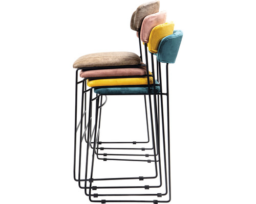 Pile de quatre tabourets de bar avec cadre en métal et assise rembourrée