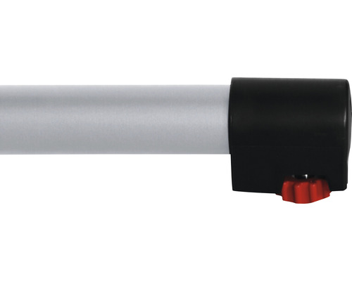 Detailaufnahme einer ausziehbaren Duschstange mit Befestigung