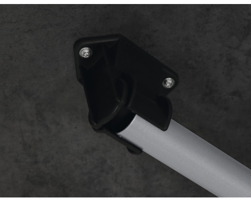 Detailansicht eines Tischbeins aus Metall mit Kunststoffhalterung