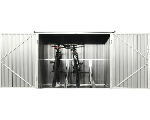 Fahrradgarage mit zwei Fahrrädern und geöffneten Türen