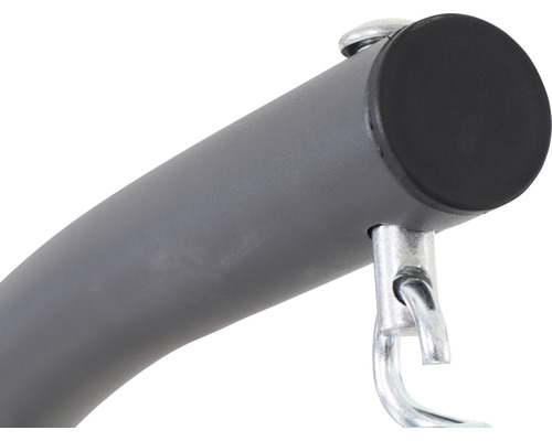 Detailaufnahme eines Metallrahmens mit einem Endstück aus Gummi und einem Metallhaken