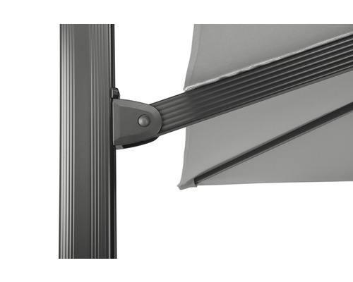 Detailansicht eines Sonnenschirms mit Mast und Gelenk