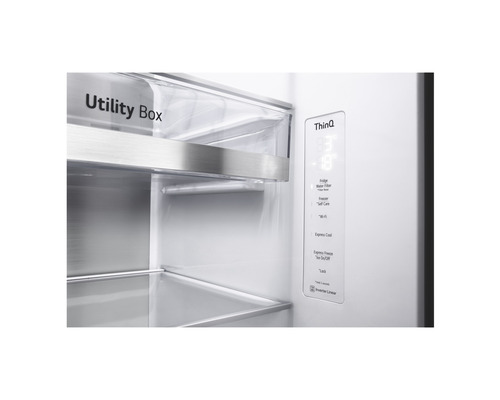 Vue intérieure d''un réfrigérateur LG avec Utility Box et panneau de commande ThinQ