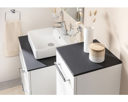 Meuble-lavabo de salle de bain avec lavabo, robinet, distributeur de savon et porte-serviettes
