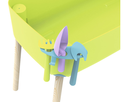 Vue détaillée d''une table à sable avec des jouets