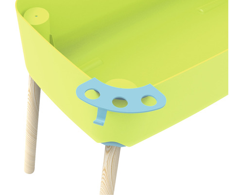 Vue détaillée d''une table de jeu pour enfants avec porte-gobelet et pieds en bois