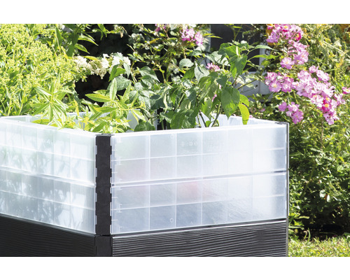 Jardinière surélevée en plastique avec plantes