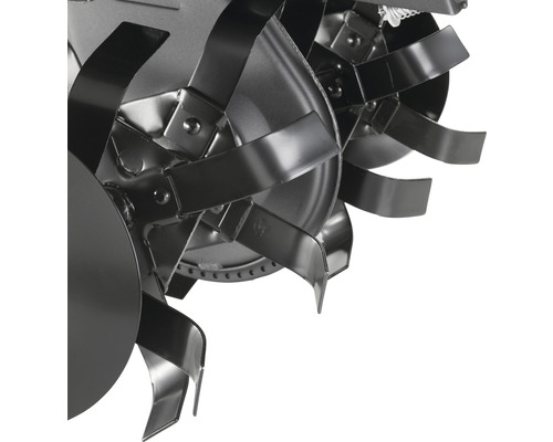 Detailaufnahme der Fräsmesser einer Motorhacke.