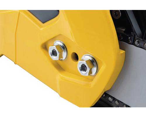 Vue détaillée d''une tronçonneuse avec un boîtier jaune et des vis de fixation