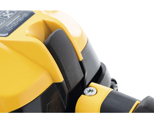 Vue détaillée d''un appareil jaune avec un interrupteur