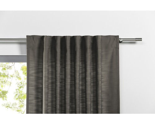 Gardine aus Stoff an Gardinenstange