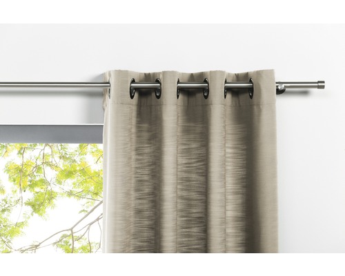 Rideau à œillets sur tringle à rideaux