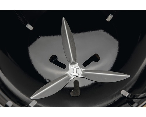 Vue détaillée du système de ventilation d''un barbecue sphérique