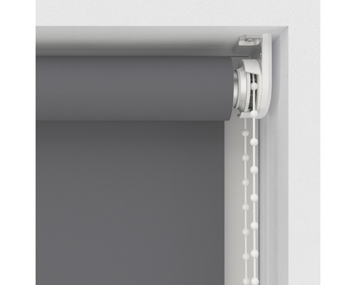 Store enrouleur gris avec chaînette pour la décoration de fenêtre