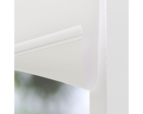 Détail d''un store enrouleur blanc