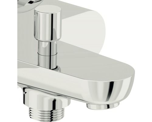 Nahaufnahme einer Armatur für ein Waschbecken.