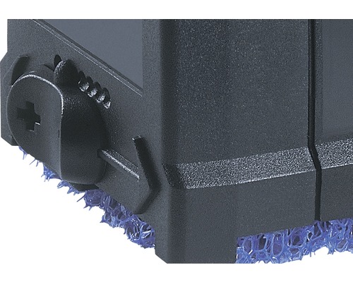 Detailaufnahme eines Teichfiltergehäuses mit Filterschwamm