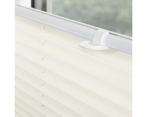 Gros plan d''un store plissé sur la fenêtre