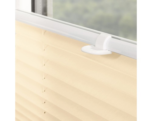 Detailansicht eines Plissees am Fenster