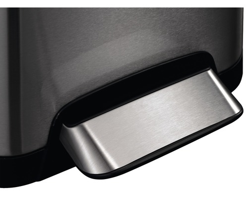 Vue détaillée du mécanisme de la pédale d''une poubelle en acier inoxydable