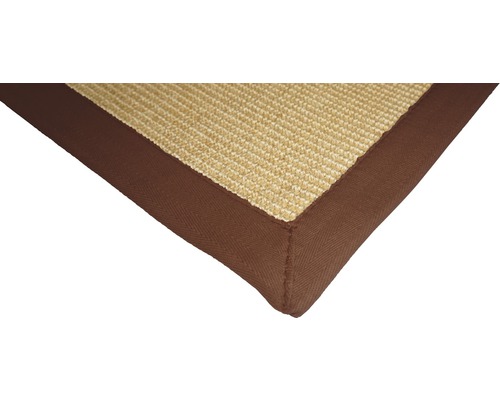 Vue détaillée d''un tapis en sisal avec bordure